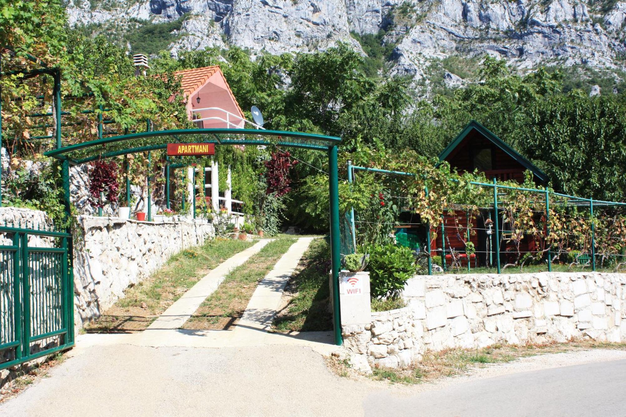 Holiday Village Ostrog Niksic Ngoại thất bức ảnh